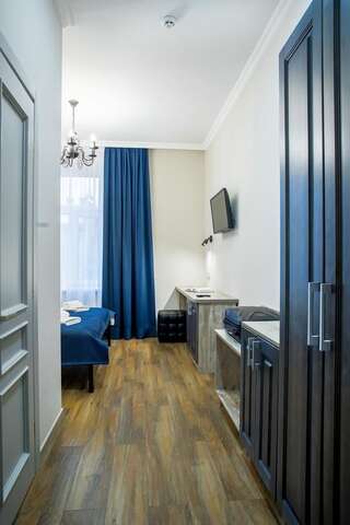Апарт-отели Mini Hotel Barvy Lvova on Horodotska St. Львов Двухместный номер с 1 кроватью и собственной ванной комнатой-3